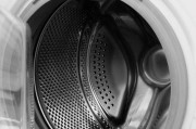 如何高效清洗洗衣机外壳污垢（简单易行的清洗方法让洗衣机外壳恢复光亮）